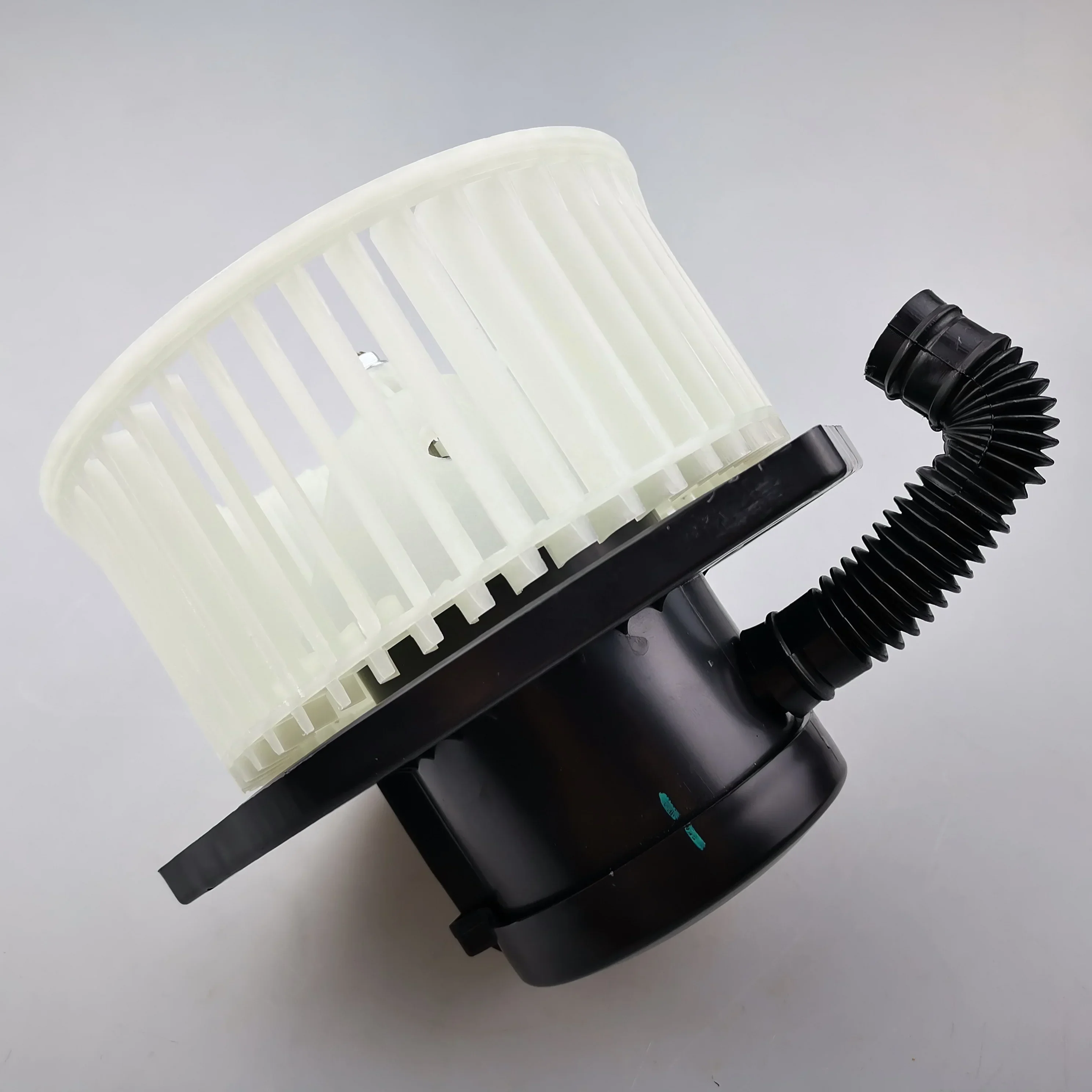 

SAIC MAXUS T60 Front Blower Assembly C00089379
