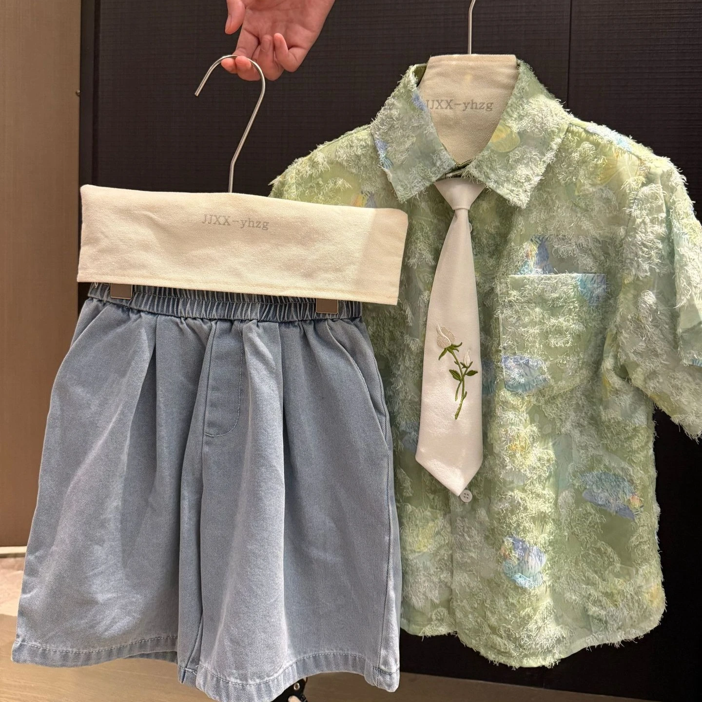 Boys Suit 2026 Spring/summer New Childrens Wear Boys Baby Embroidered Tie Hair Beard Shirt Jeans Five Minute Pants Three Sets