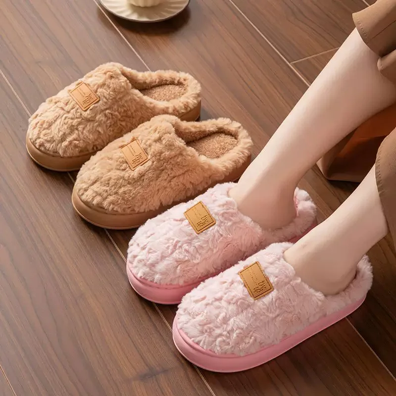 Unisex cotton slippers with a soft, cushioned solippers