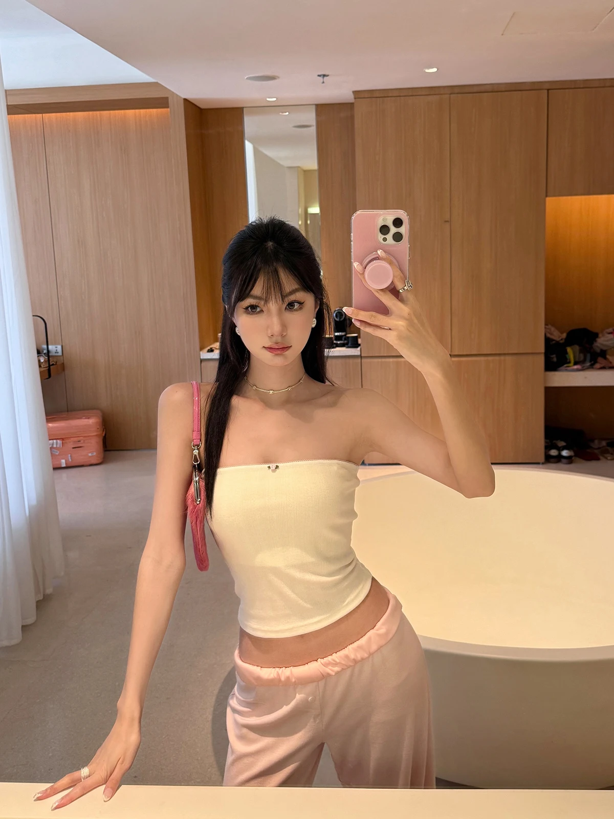 IMMR Dr Lotus سترة نسائية قصيرة بتصميم هالتر مع تطريز دانتيل أبيض، ملابس داخلية عصرية بدون ظهر، تصميم نحيف من ألياف البوليستر