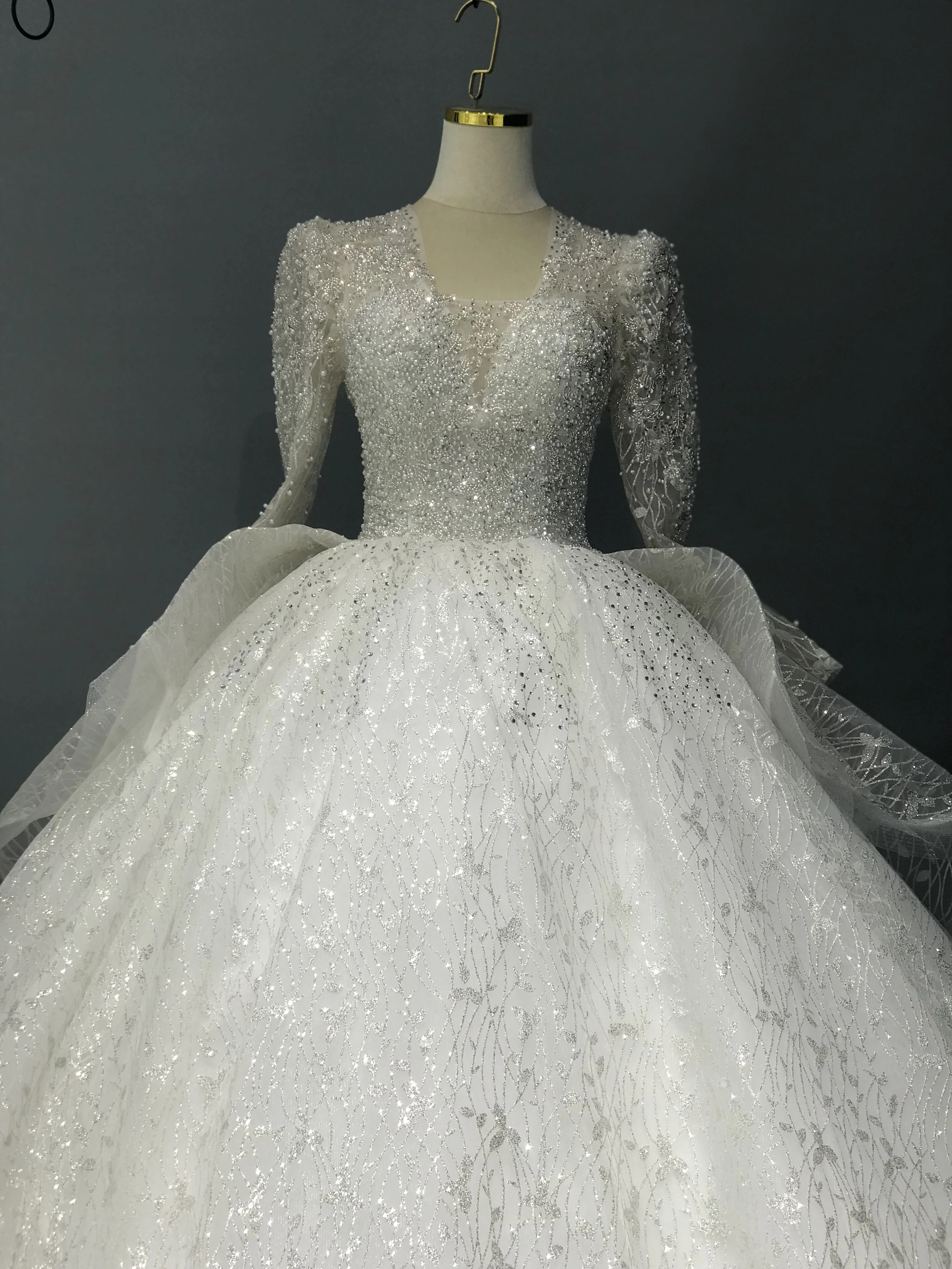 Kiss white Xlove Kollektion 2024 Prinzessin Brautkleider Brautkleid für Braut verfügbar Video anruf zum Check