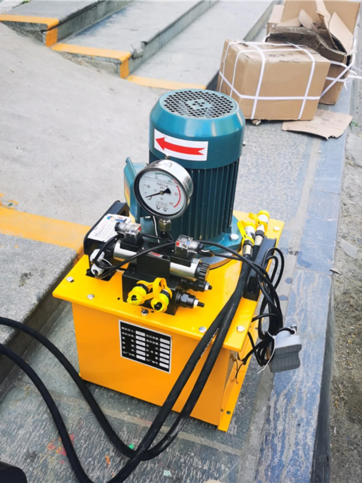 Ch100 Hydraulic Angle Steel Punching Machine 3kW Solenoid Valve Pump I-Beam Steel Punching EyePhone Raw Material Split Puncher