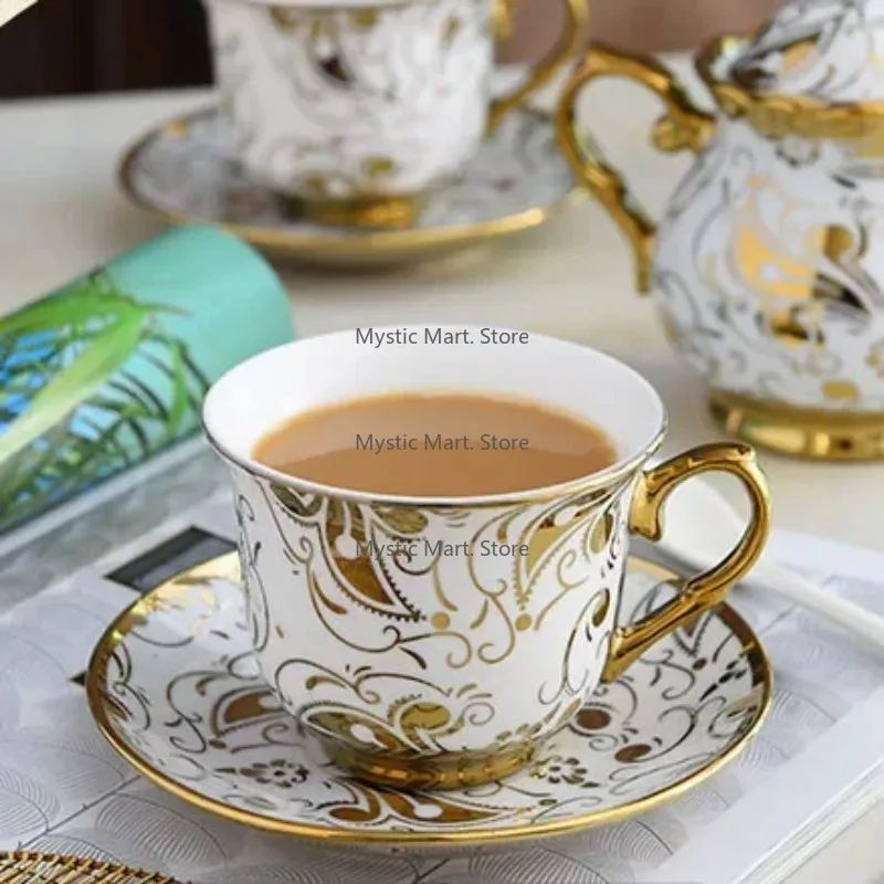 Set da caffè in ceramica europea con tazza da caffè Set britannico di tazze da tè pomeridiano Camelia