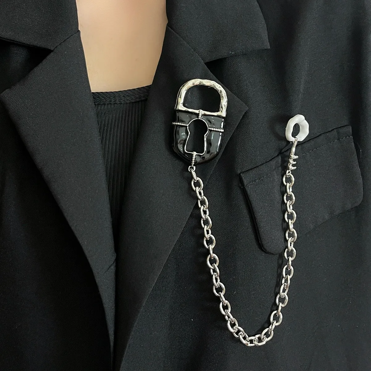 Matte Gold Lock Key Chain‑Linked Dual Brooch Black White Enamel Hammered Lapel Pin Vintage for Suit Coat Women Statement Jewelry