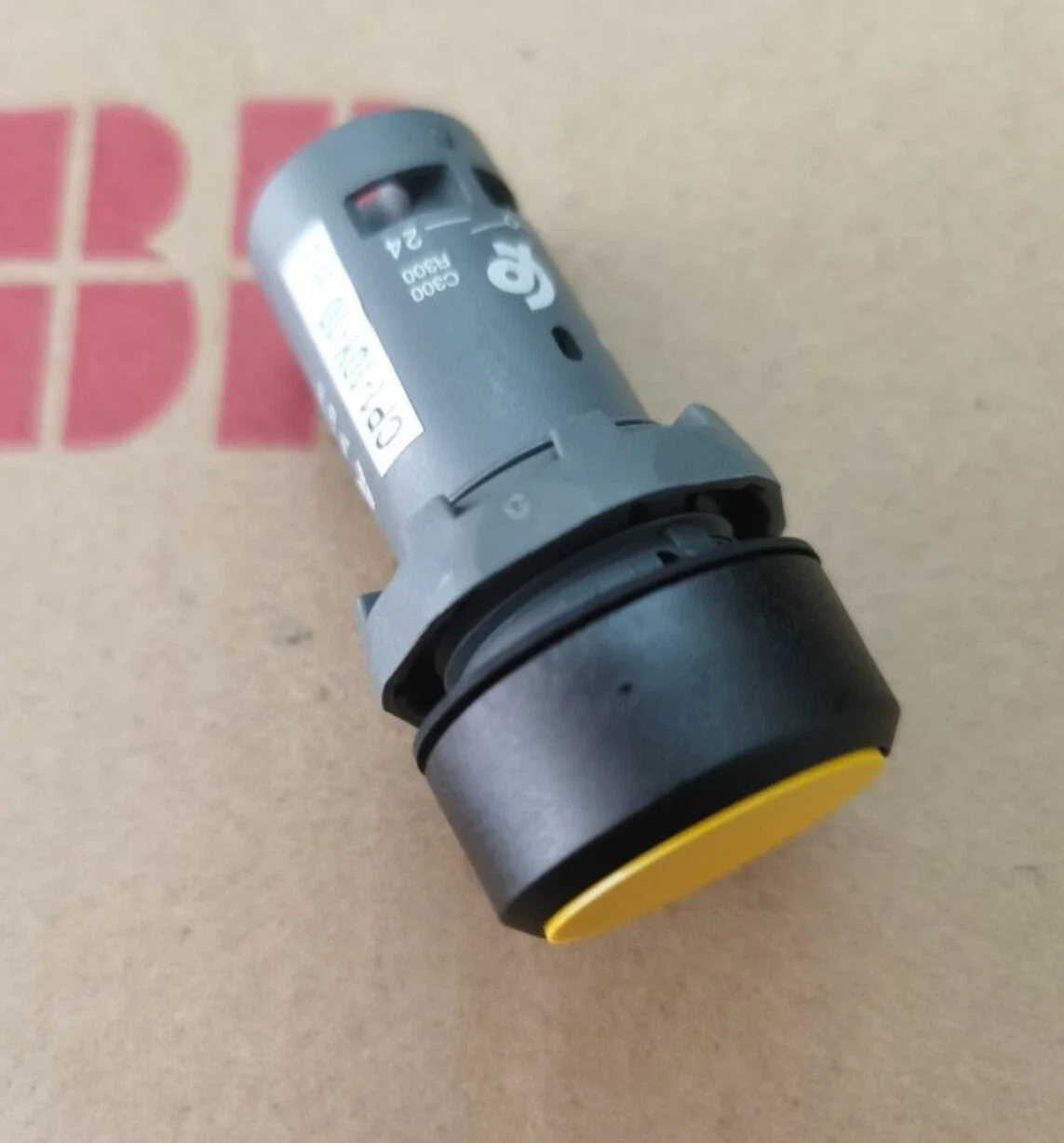 10 pcs CP1-10Y-10 62000002 1SFA619100R1013 pushbutton switch