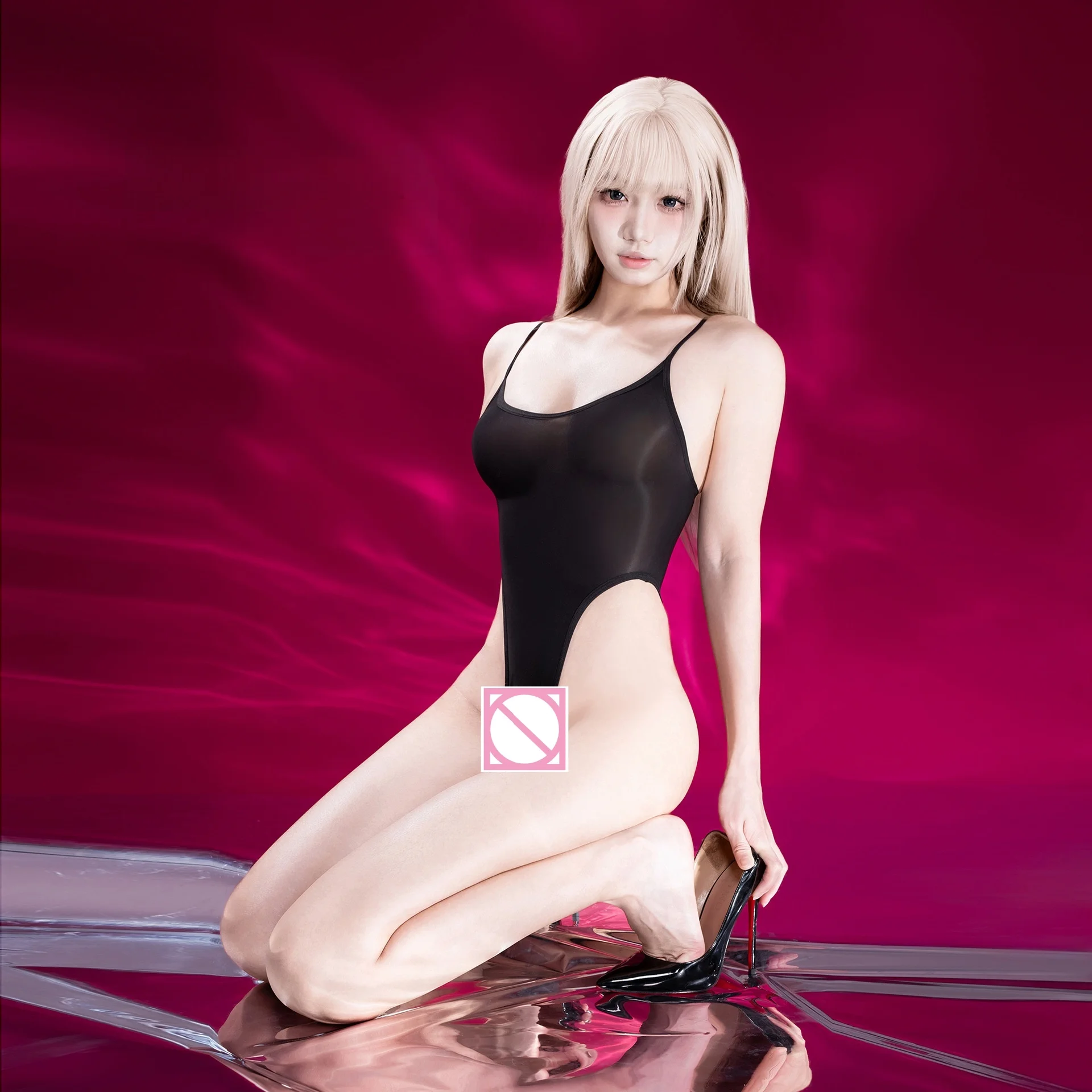 Sexy, durchsichtiger, hochelastischer, einteiliger Badeanzug mit offenem Schlitz und Riemen-Design für Damen, leuchtender, nahtloser Tanga