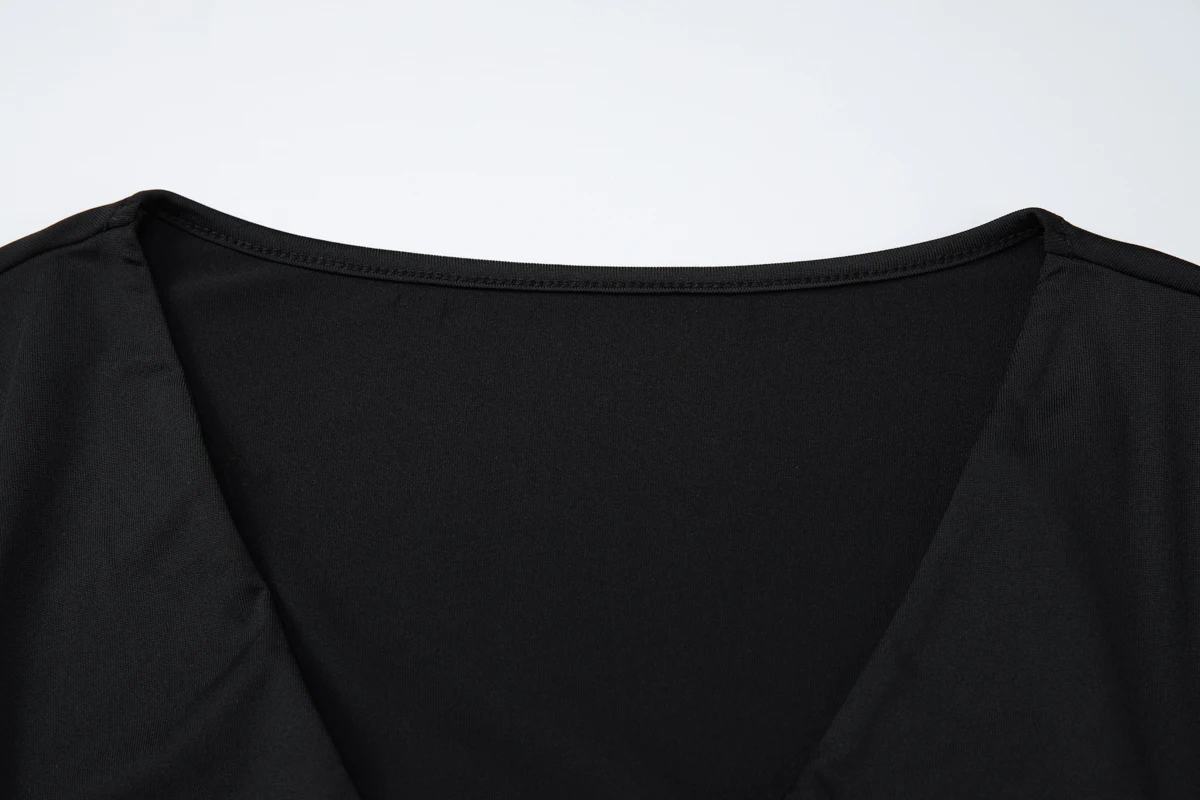Hugcitar Fashion 2-teiliges Set, V-Ausschnitt, schwarzes, langärmliges, gerafftes, sexy Crop-T-Shirt, Top, Midi-Rock, unregelmäßige Outfits für Party und Festival – Detail 7