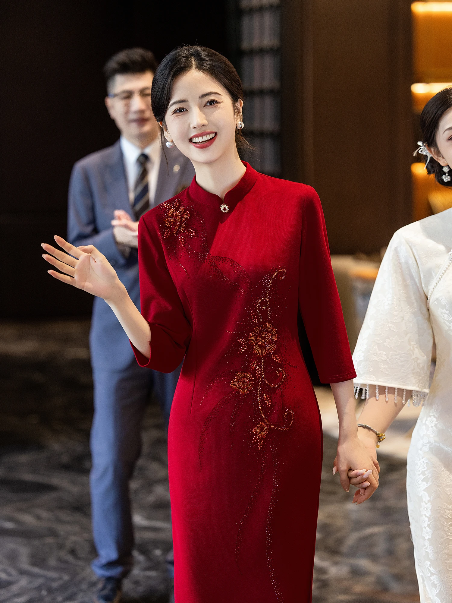 

Свадебное платье для мамы невесты/жениха, осенне-зимнее, новое, из атласной ткани, с вышивкой бисером и стразами, для тостов