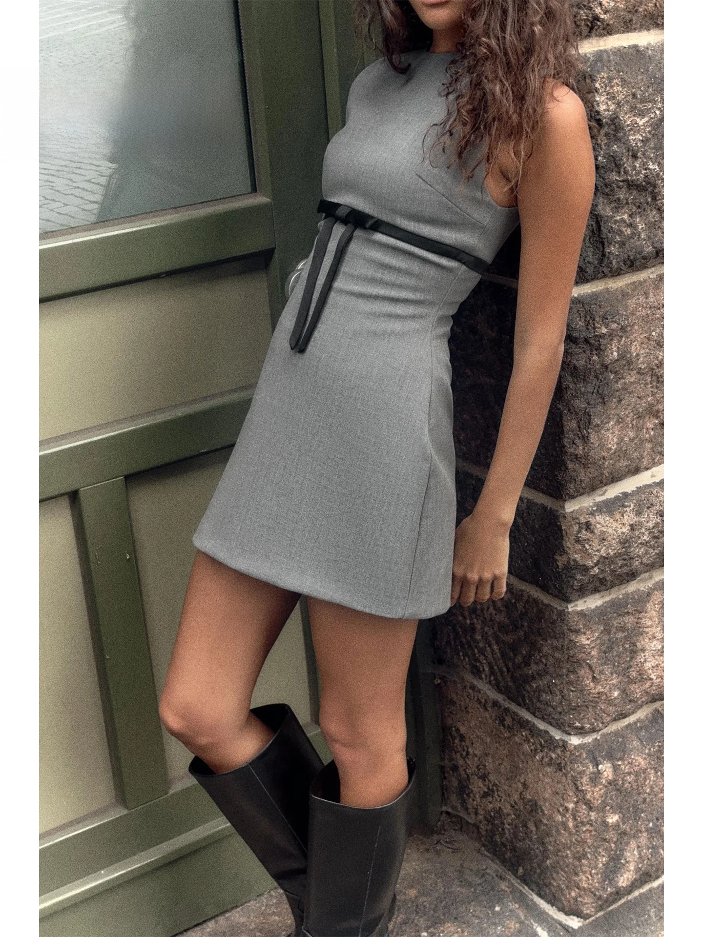 ZAPRHA 2025년 가을 실크 새틴 드레스 아름다운 매듭 디테일 캐주얼 라운드 네린 슬림 핏 여성 드레스