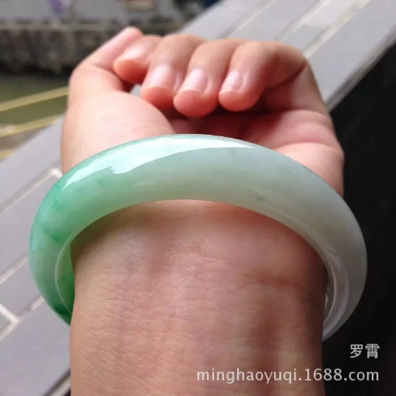 A Large Number of Wholesale Ice Waxy Kinds Floating Positive Green Jade Smooth Safeness Bracelet Emerald Green Bracelet