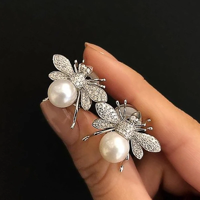 Huitan Fashion symulowana perła pszczoła stadniny kolczyki dziewczyny z kryształową cyrkonią sześcienną śliczne kolczyki ze zwierzętami odzież na co dzień kobiety biżuteria — zdjęcie 2