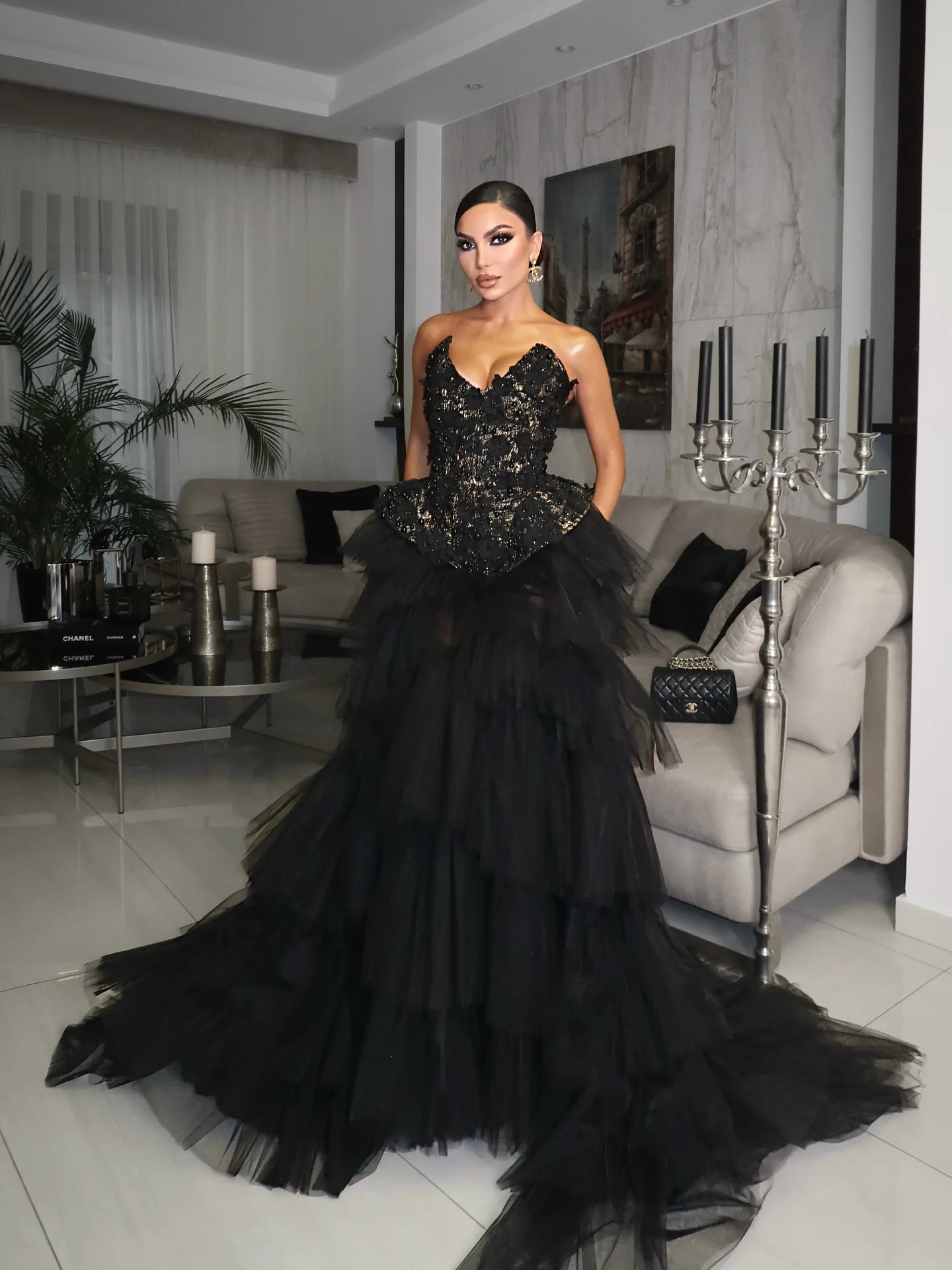 فستان سهرة رسمي مزين بالترتر بدون حمالات باللون الأسود، خط عنق على شكل قلب، طول الأرض للحفلات الراقصة على السجادة الحمراء