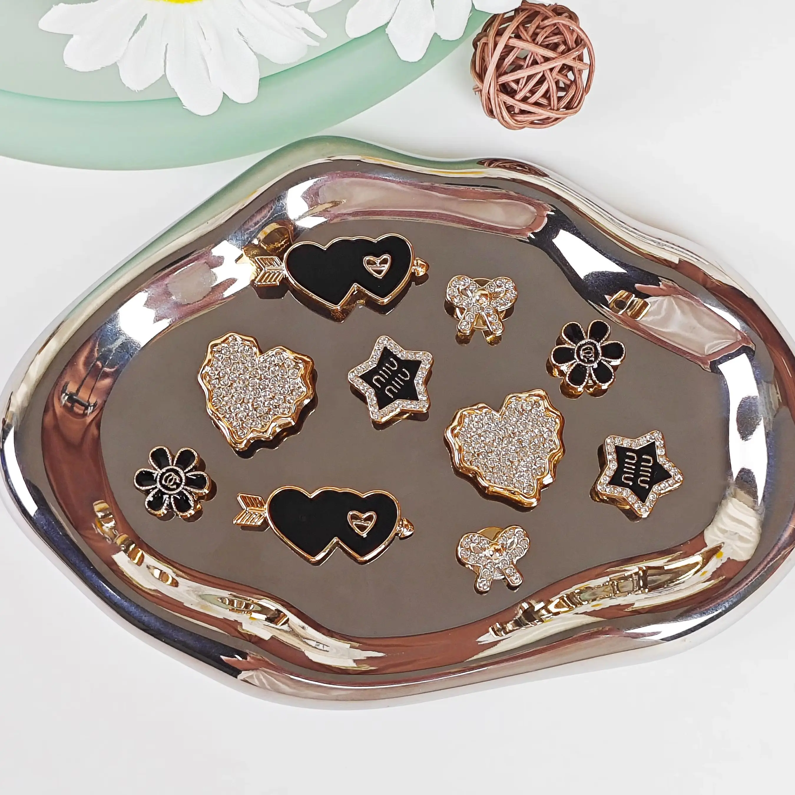 10Pcs DIY Shoe Decoration Charms Shiny Hearts, Stars, Bows, Flower Decorations Non-Metal Lightweight Material Y2K Fashion Versatile Cute Personality Accessories for Men and Women Suitable for Eva Beach Shoes, Sandals, Removable Shoe Decorations, Holiday Gifts