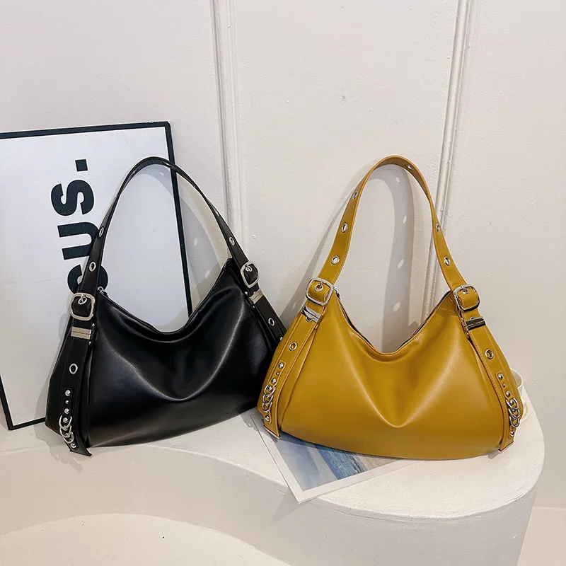 

Fashion Women's Rivet Shoulder Bag Solid Color Leather Large Capacity Commuting Bags American Casual Simple Retro Handbags