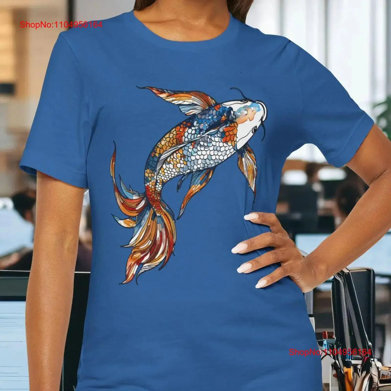 Vibrante pez Koi con aletas fluidas camiseta regalo para amantes artículos de arte acuódico tropical vintage lavado elegante casual suave unisex