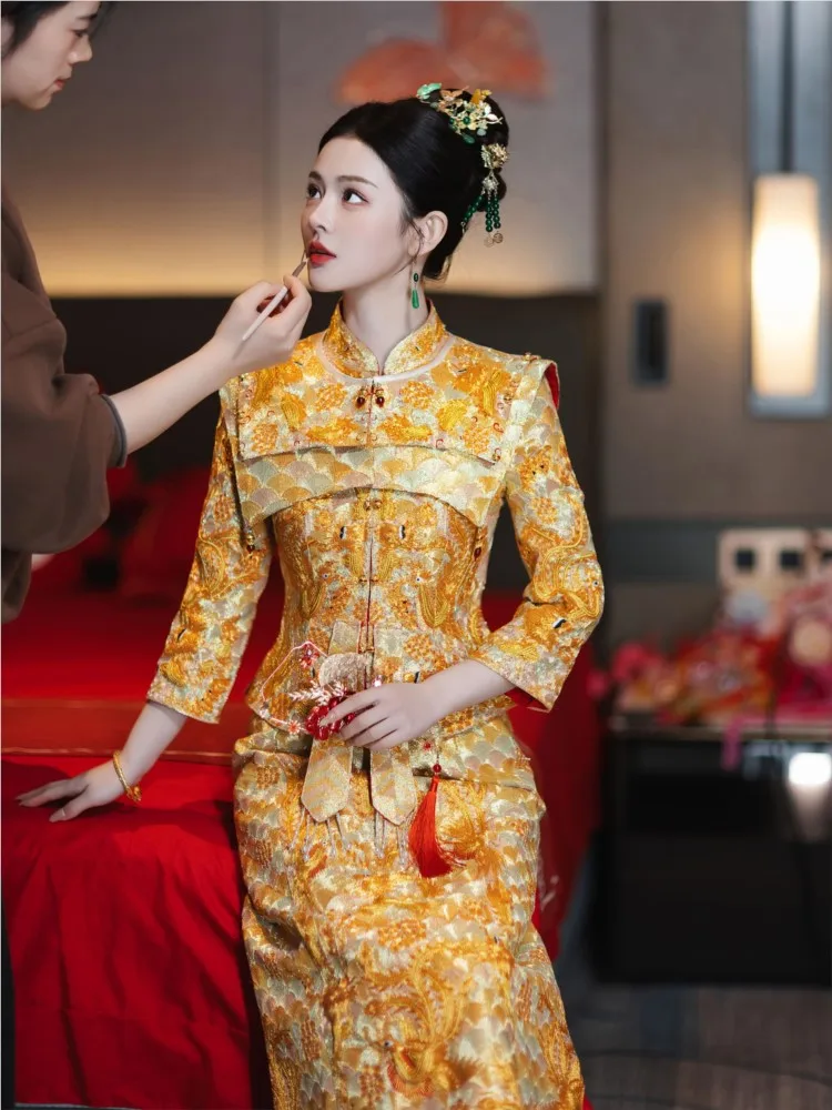 

New golden dragon and phoenix gown toasting dress Chinese-style bride's wedding for going out