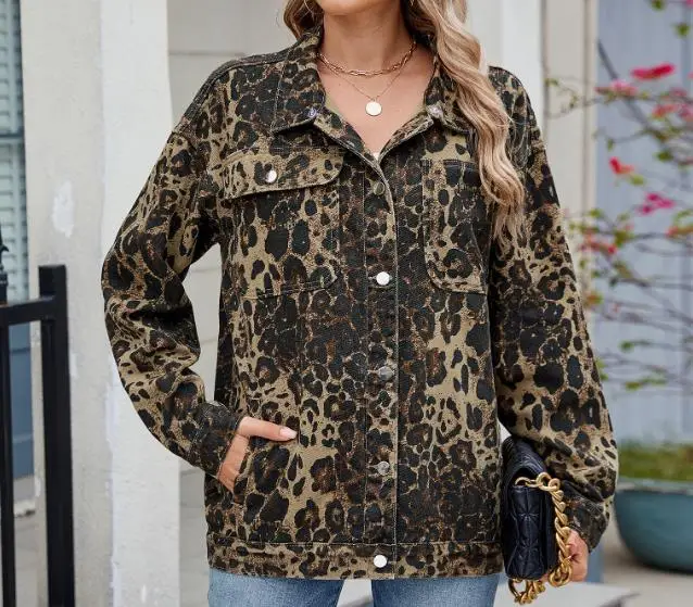 Autumn and Winter New Women's Denim Jacket Button Design and Relaxed Fit Retro Fashion Washed Denim Jacket ﻿