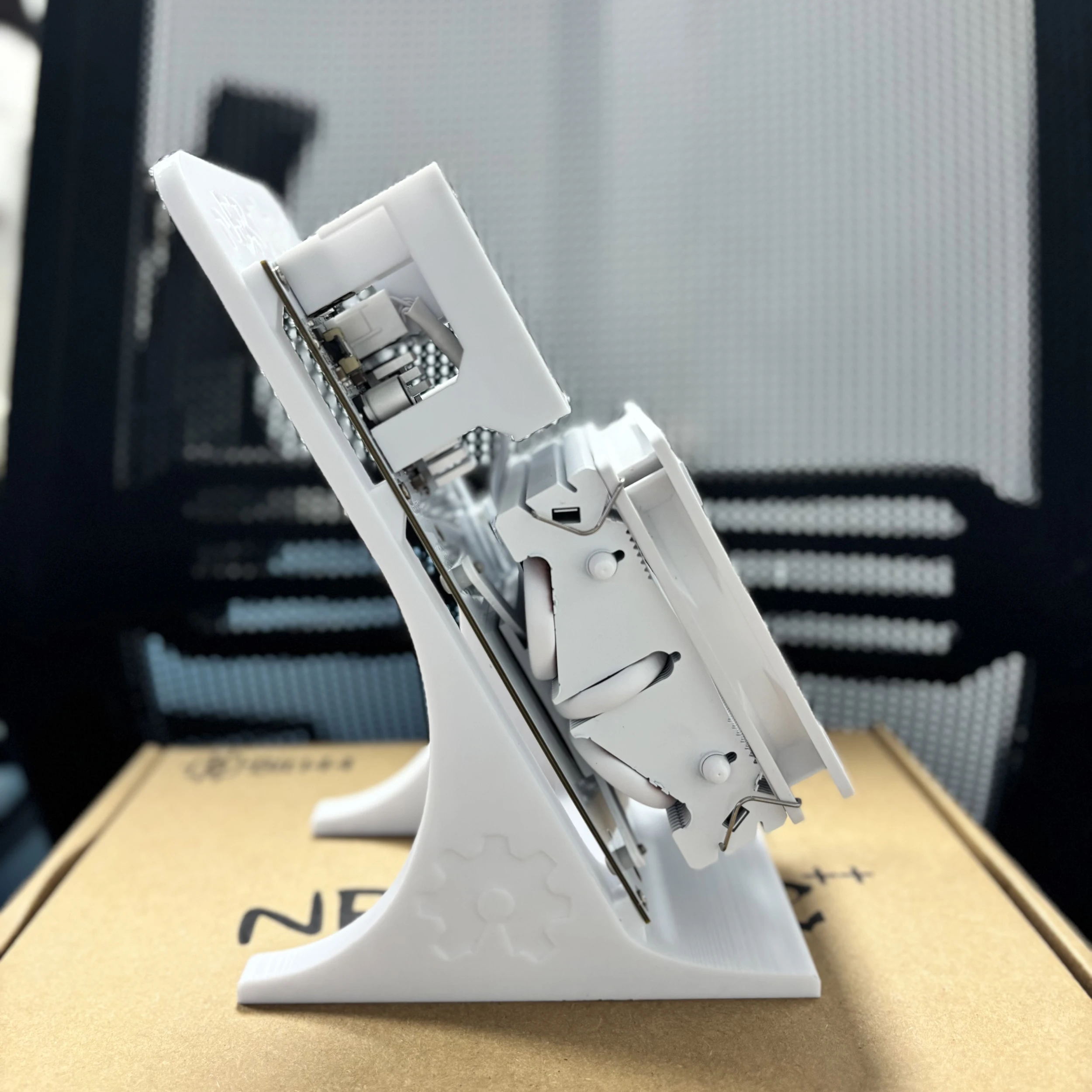 2025 آلة تعدين NerdQaxe ++ 4.8Th/s بيضاء BTC جهاز تعدين سولو بيتكوين مع رقاقة BM1370 تعدين العملة المشفرة #4