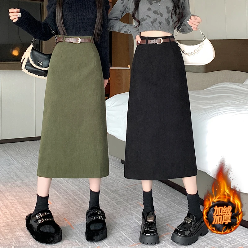 2023 Autumn/Winter Hong Kong style retro plush and thickened corduroy mid length wrapped hip skirt with split green skirt