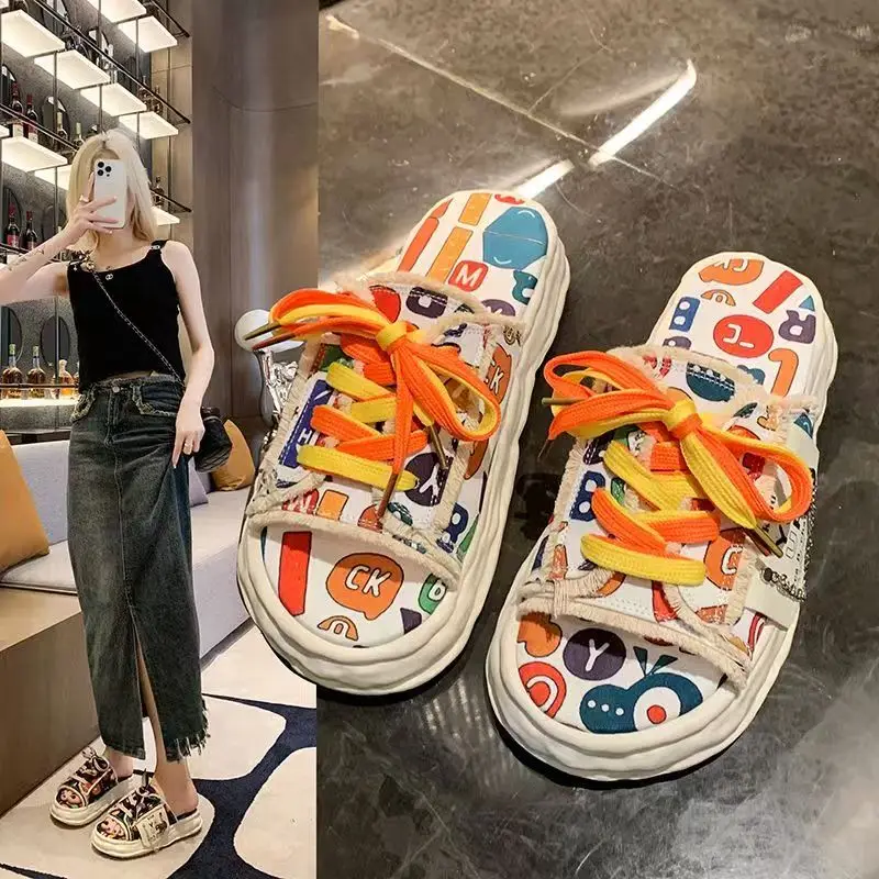 شباشب جرافيتي قماشية سميكة النعل للسيدات، صنادل شاطئ مريحة بنعل ناعم وعصرية وفردية لإزالة الروائح الكريهة