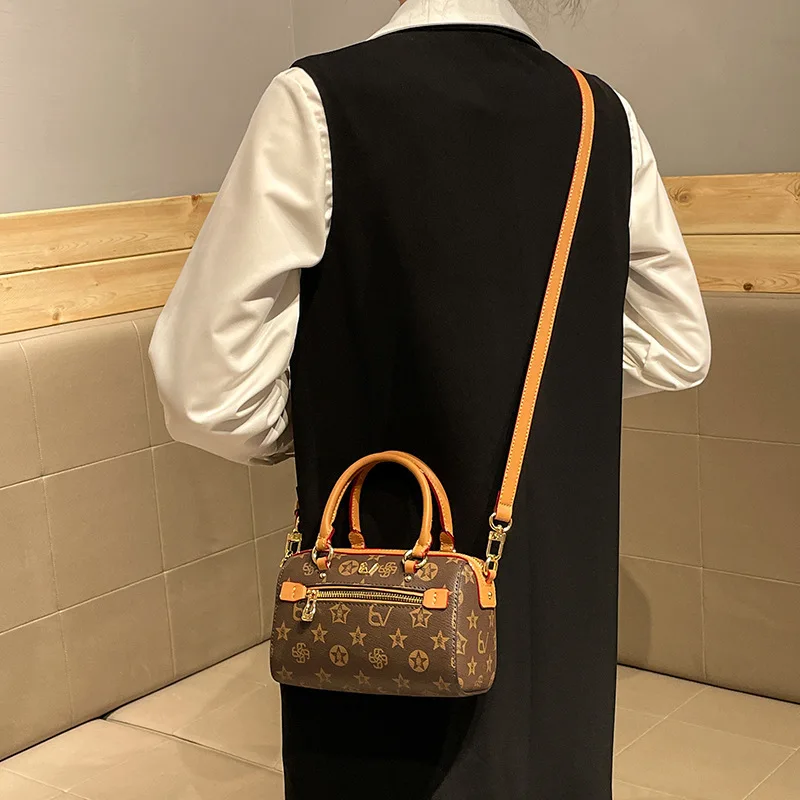 

High-End Women's Messenger Bag Made of Premium Leather Boasting Paris Vintage Modern Daily Style