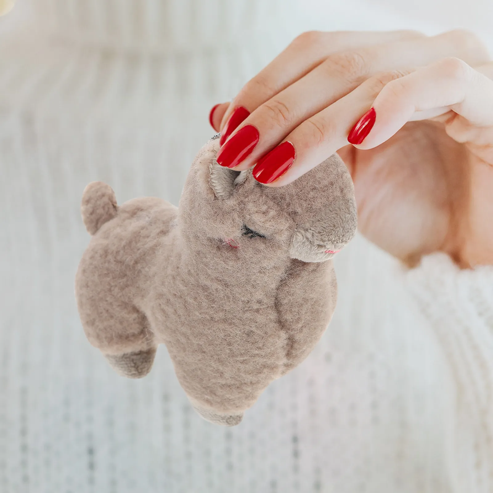 Adorable Alpaca Keychain Soft Touch Animal Pendant Keyring for Keys Backpack Purse Phone Car Office School Home Use Unisex