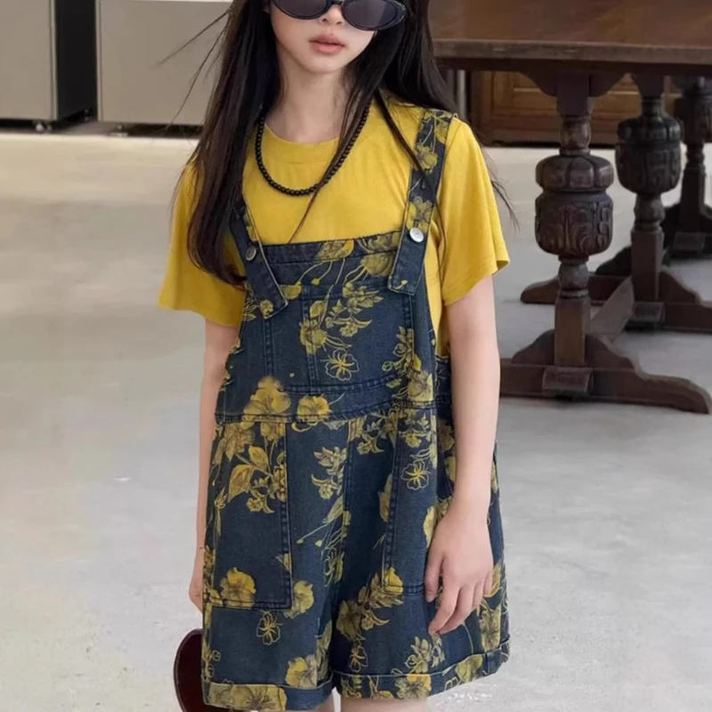 

2025 Summer New Children's Solid Color Short Sleeve T-Shirt for Girls with Trendy Denim Suspender Pants Set.