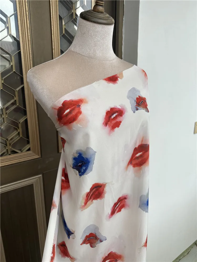 1 meter 100% Mulberry Silk 15 momme Crepe Silk Fabric White with Lips Printed 135cm 53