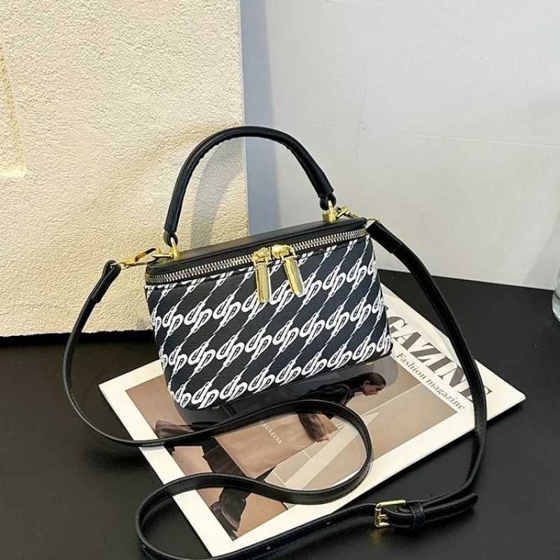 Высококачественная женская сумка-мессенджер из матовой кожи, модный пригородный дизайн и аккуратный вид в Париже ​