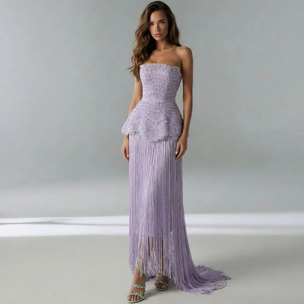 Exquisites Abendkleid mit Quasten, elegantes trägerloses Kleid mit Schleppe, maßgeschneiderte Partykleider, zarte Perlenstickerei, Promi-Kleider