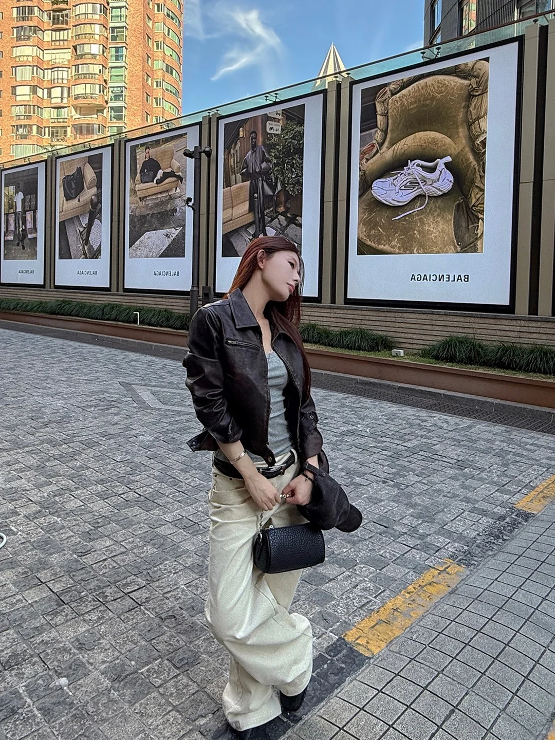 เสื้อแจ็คเก็ตหนังสไตล์อเมริกันย้อนยุคสำหรับผู้หญิง ดีไซน์เท่ห์ ทรงเข้ารูป ให้ความรู้สึกหรูหรา แบบนักขี่มอเตอร์ไซค์ ทำจากหนัง PU