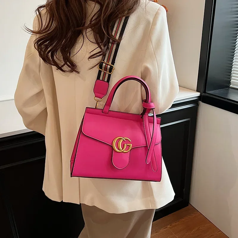 

2025 Women's PU Chain Tote Bag Adjustable Shoulder Strap Fashion Crossbody Purse for Work Daily Casual Handbag