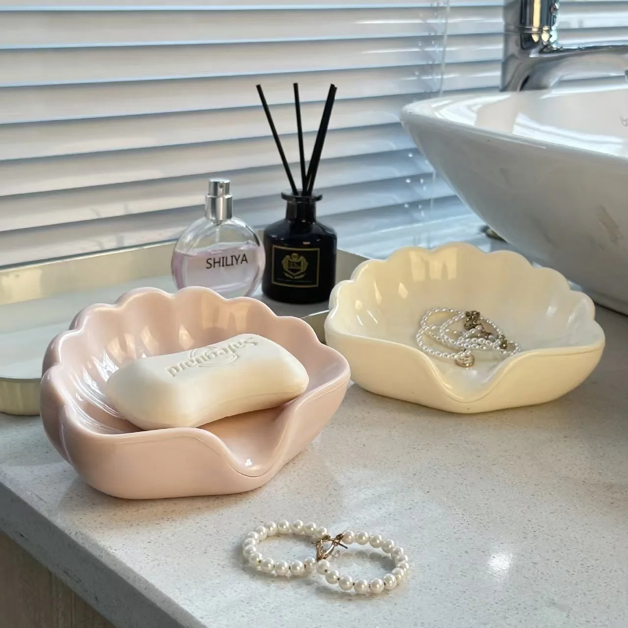 Nordic-style Seashell Soap Tray Bathroom Soap Storage Box Multifunctional Cosmetics and Jewelry Organizer