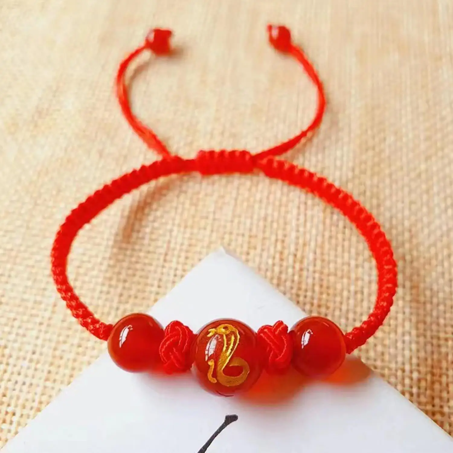 赤いロープビーズの中国の干支ブレスレット,スネークイヤーブレスレット,編みこみのハンドチェーン,ファッションジュエリー,新年の贈り物,2022