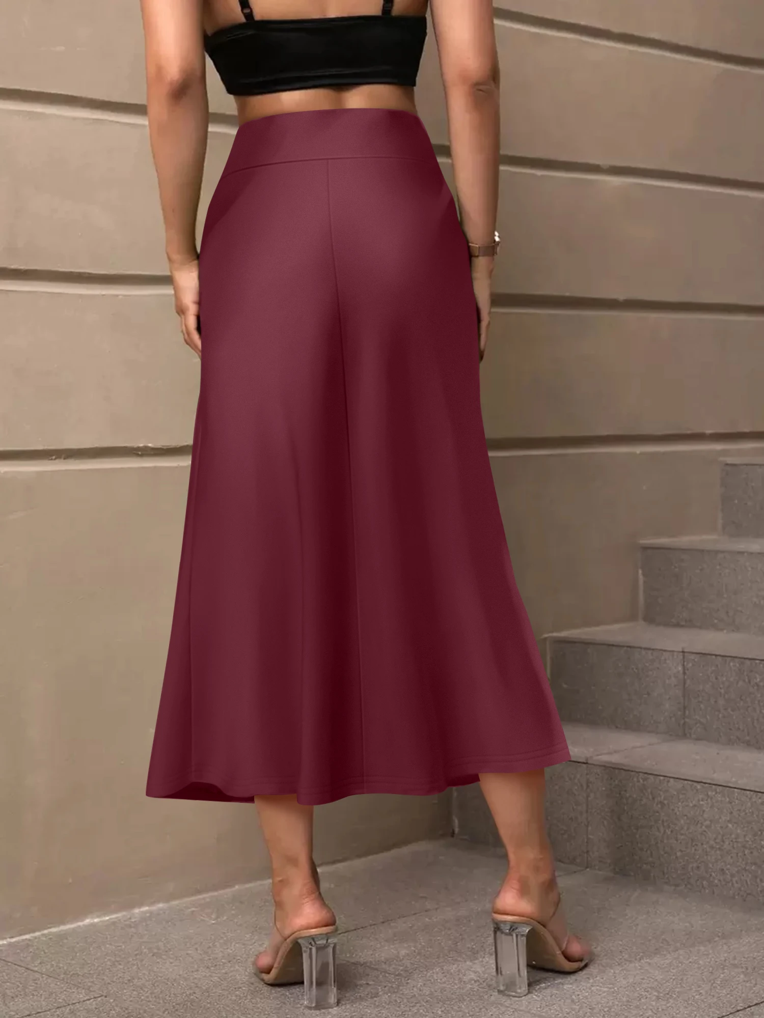 Falda de sirena sencilla de color liso, ajustada para flatter la figura y realzar el temperamento, con un diseño que añade una camiseta animada