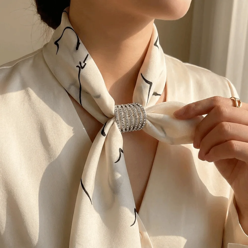 Women Full Rhinestone Scarf Fastening Buckle Multi-purpose Exquisite Clothing Corner Clamp No Slip Niche Scarf Buckle Clip Gift