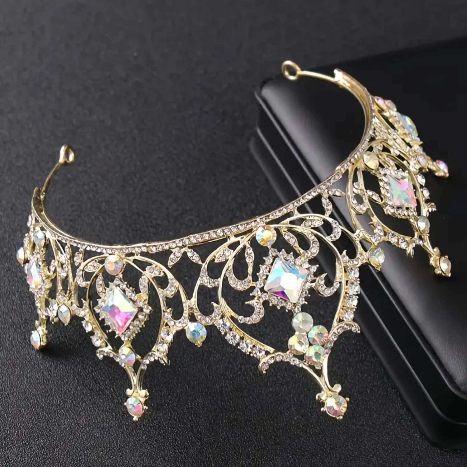 Tiara dorata da donna: fascia da sposa regina ingioiellata vintage - Accessorio elegante ed elegante per ballo di fine anno, costume, compleanno e Pe