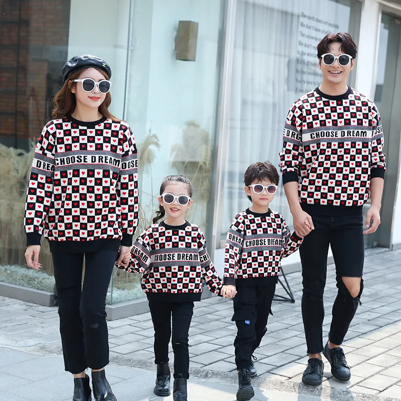 Maglioni coordinati per la famiglia mamma figlia papà figlio moda sorriso e lettere top coppia abbinamento vestito adulti bambini bambino maglione