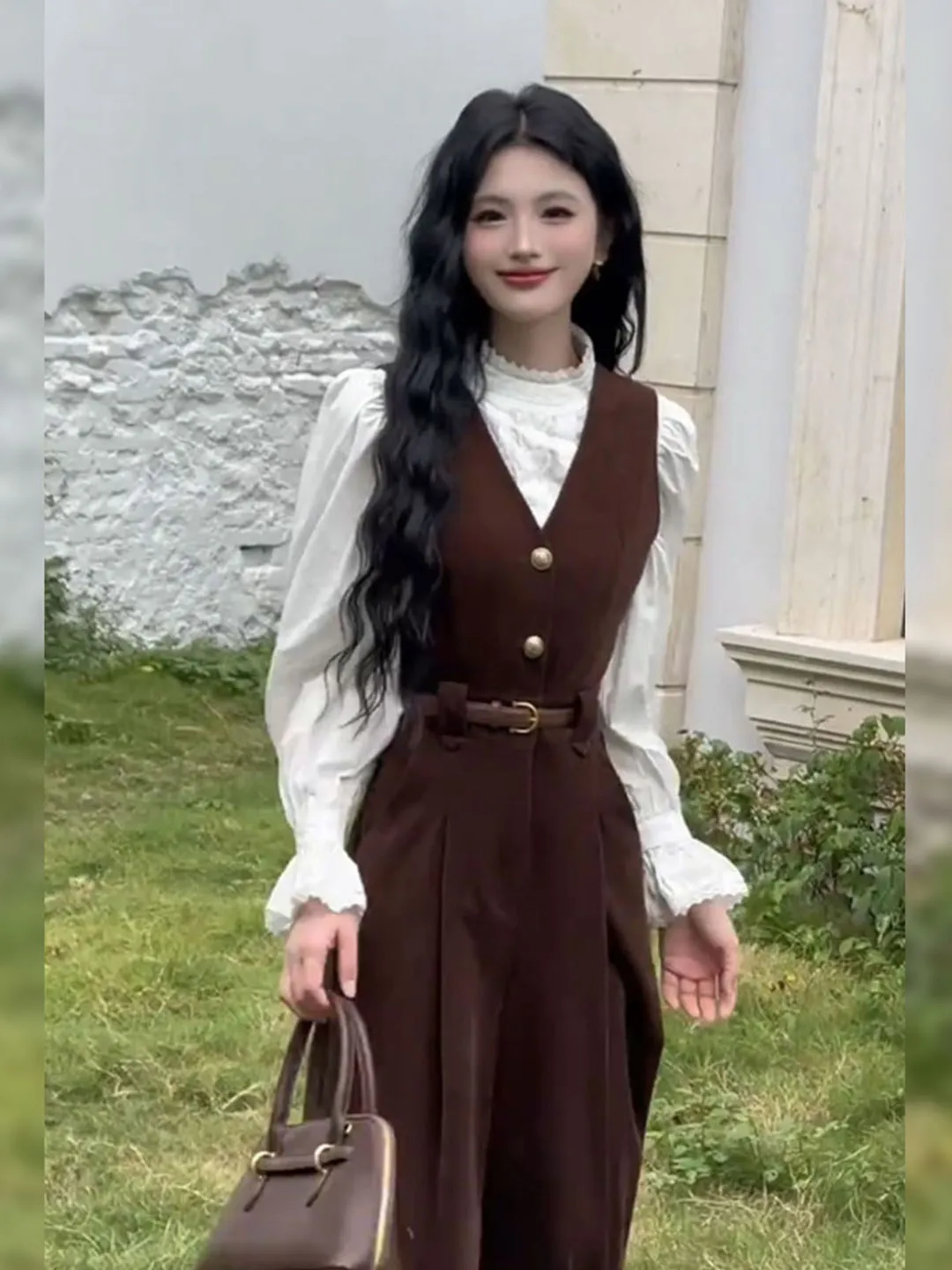 

Elegant White Shirt Slimming Vest One-Piece Pants Set Women's Fashionable Ensemble Autumn New Arrival High-End Feelings