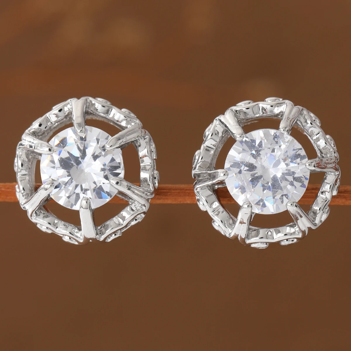 Elegant Hollow Filigree Claw-Set Artificial Gemstone Copper Earrings for Women, Suitable for Date and Vacation Occasions.