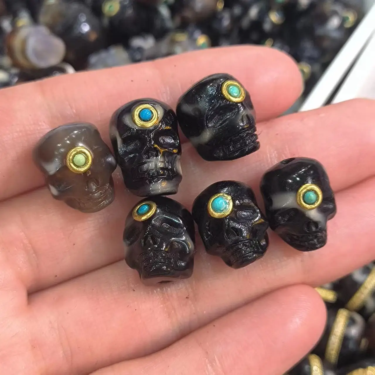 

10pcs/lot natural old agate dzi wholesale Carved corpse dolin skull The meaning is good Prayer beads Accessories Jewelry pendant