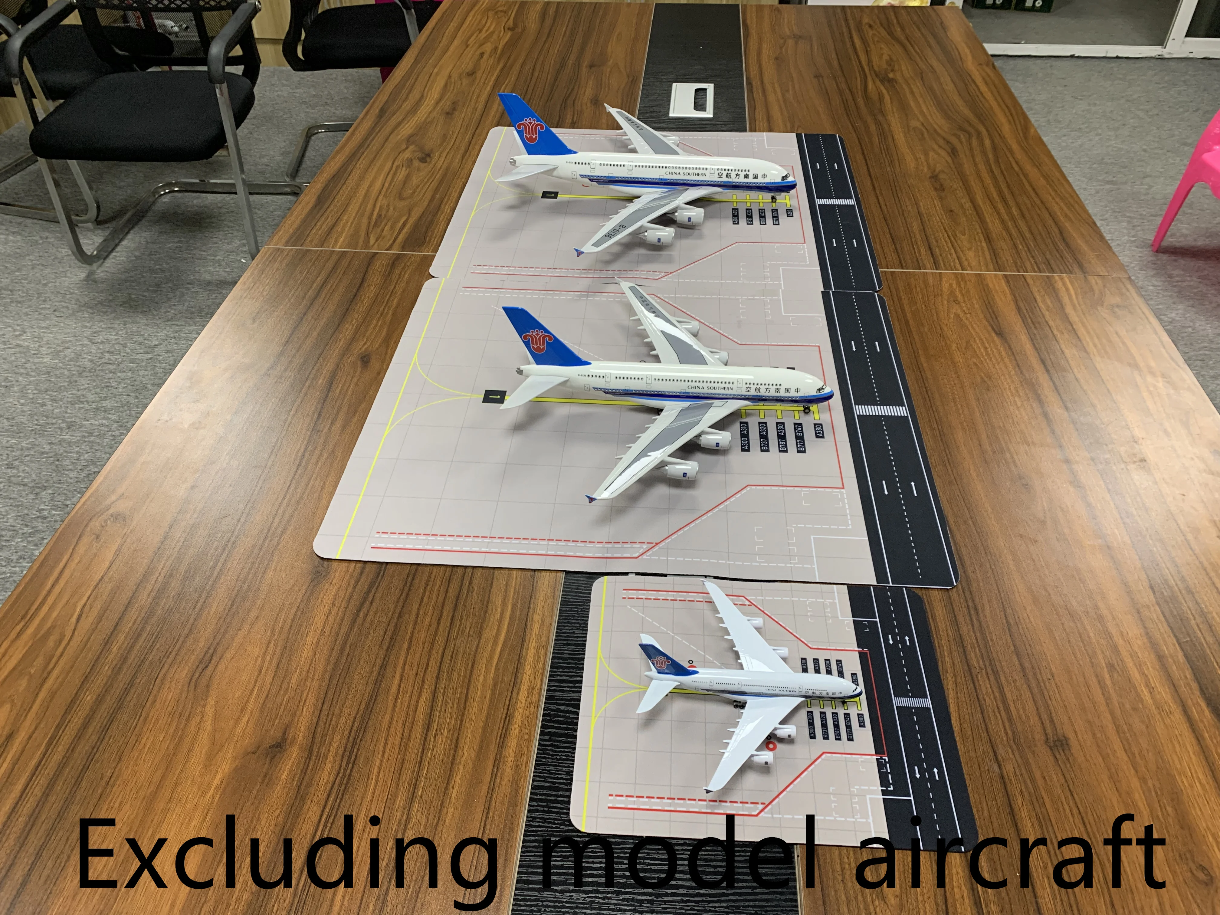 1pc Airplane Apron platform Airport Passenger Aircraft Runway Model Toys Aircraft Scene Display Diorama kits No Airplane