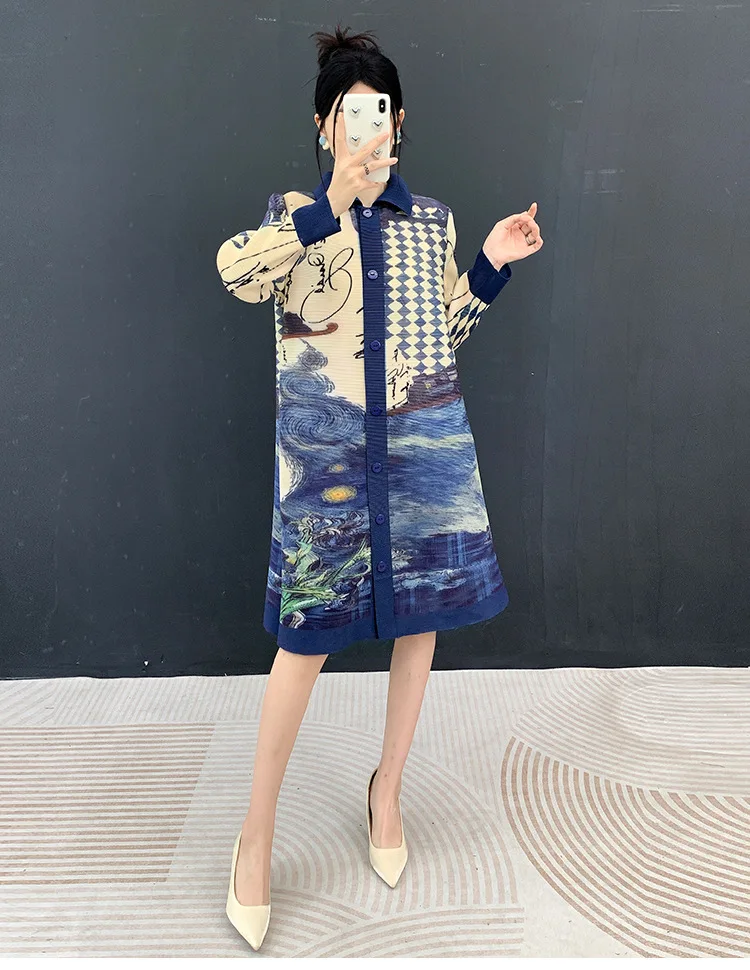 Plissiertes Kleid im Vintage-Stil mit Knopfleiste, langen Ärmeln, lockerer Passform, strukturiertem Stoff, elegantem japanischem Miyake-Stil – Detail 4