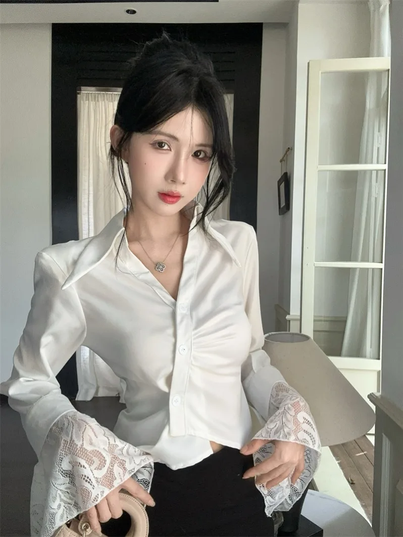 

Irregular Lace irt Women Early Autumn Spicy V-ne ort Pad oulder Bell Sve High-End Sunscreen irt Girl's Faion