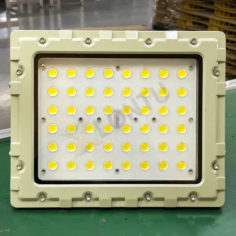 المصابيح الكاشفة الموثوقة IP66 وIP65 المقاومة للانفجار للمناطق الخطرة آمنة للمصانع والمستودعات