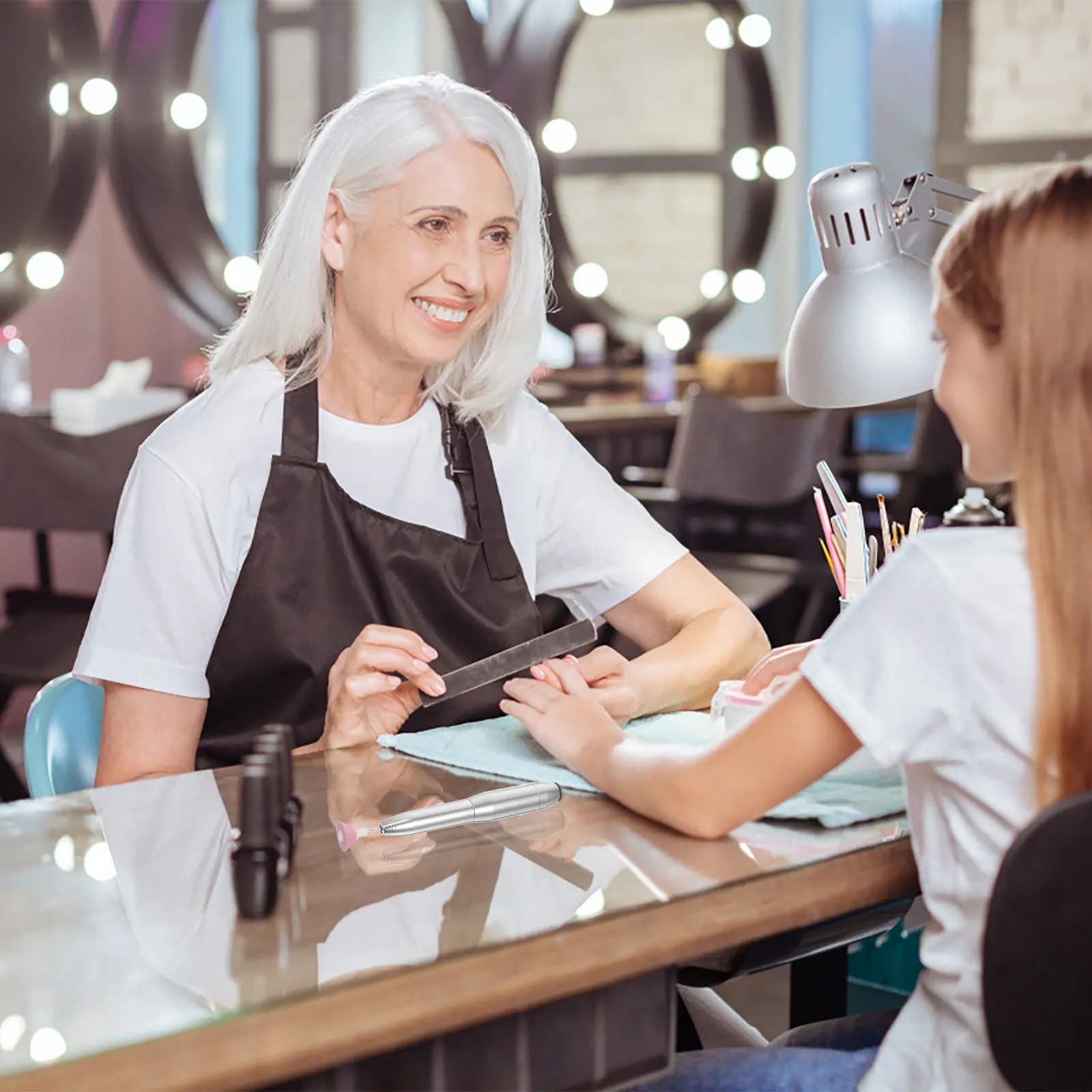 1 ชุดเครื่องเจียรเล็บไฟฟ้า มอเตอร์ทรงพลัง เงียบ ใช้งานสะดวก จับถนัดมือ หัวเจียรหลากหลาย ปรับความเร็วได้