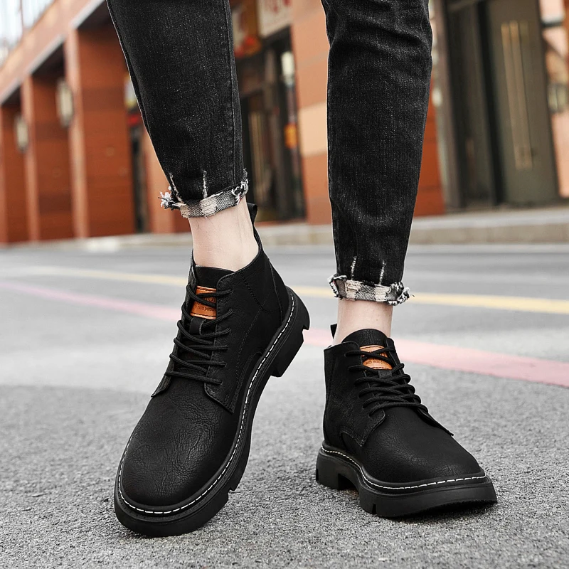 

Classic British Retro Style Men's High Top Leather Boots Branded Urban Business Casual Workwear Boots Outdoor Thick Soled Boots