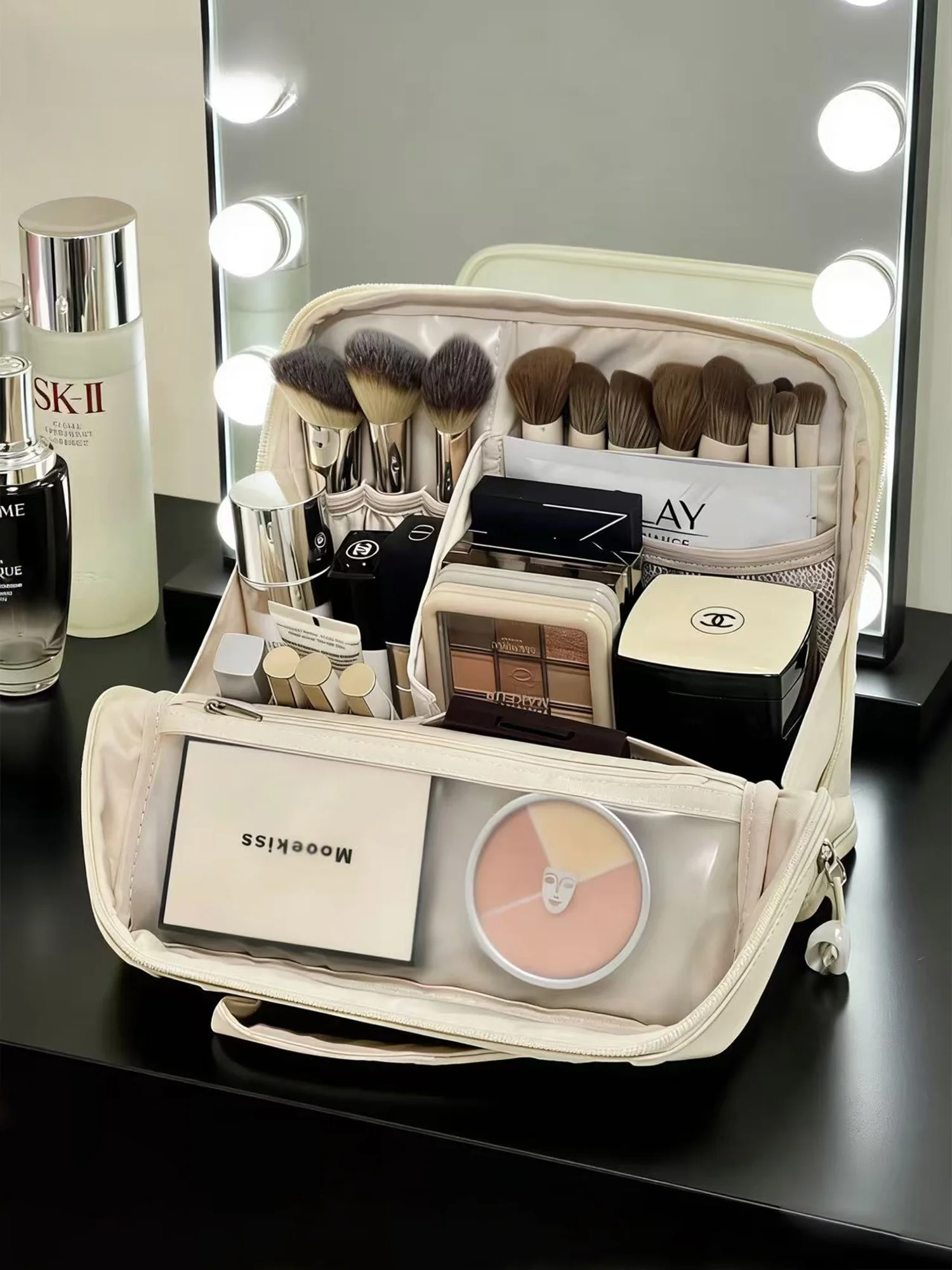 Portable Standing Large Capacity Makeup Bag Women's Travel Toiletry Bag Cosmetic Storage Organizer Nylon Material Zipper Closure