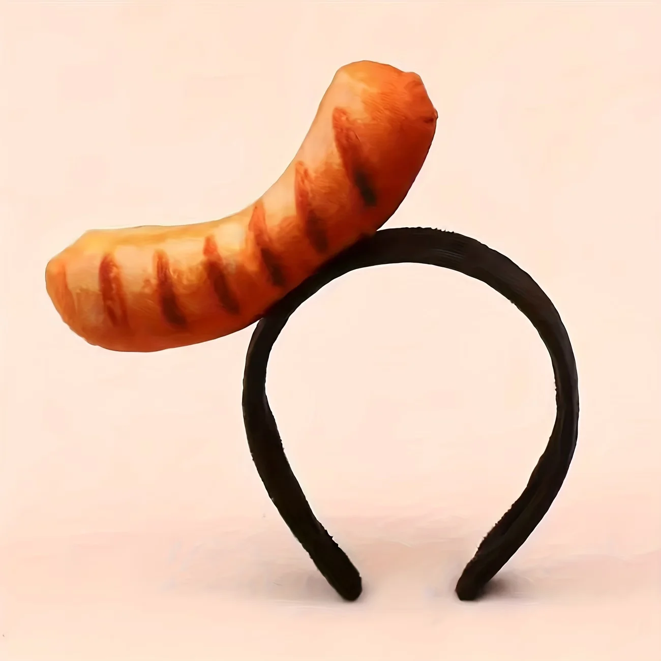 Ein ausgefallenes Plüsch-Wurst-Stirnband, ein lustiges Wurst-Haaraccessoire, für Make-up und festliche Anlässe, bringt Humor auf die Party. – Detail 2
