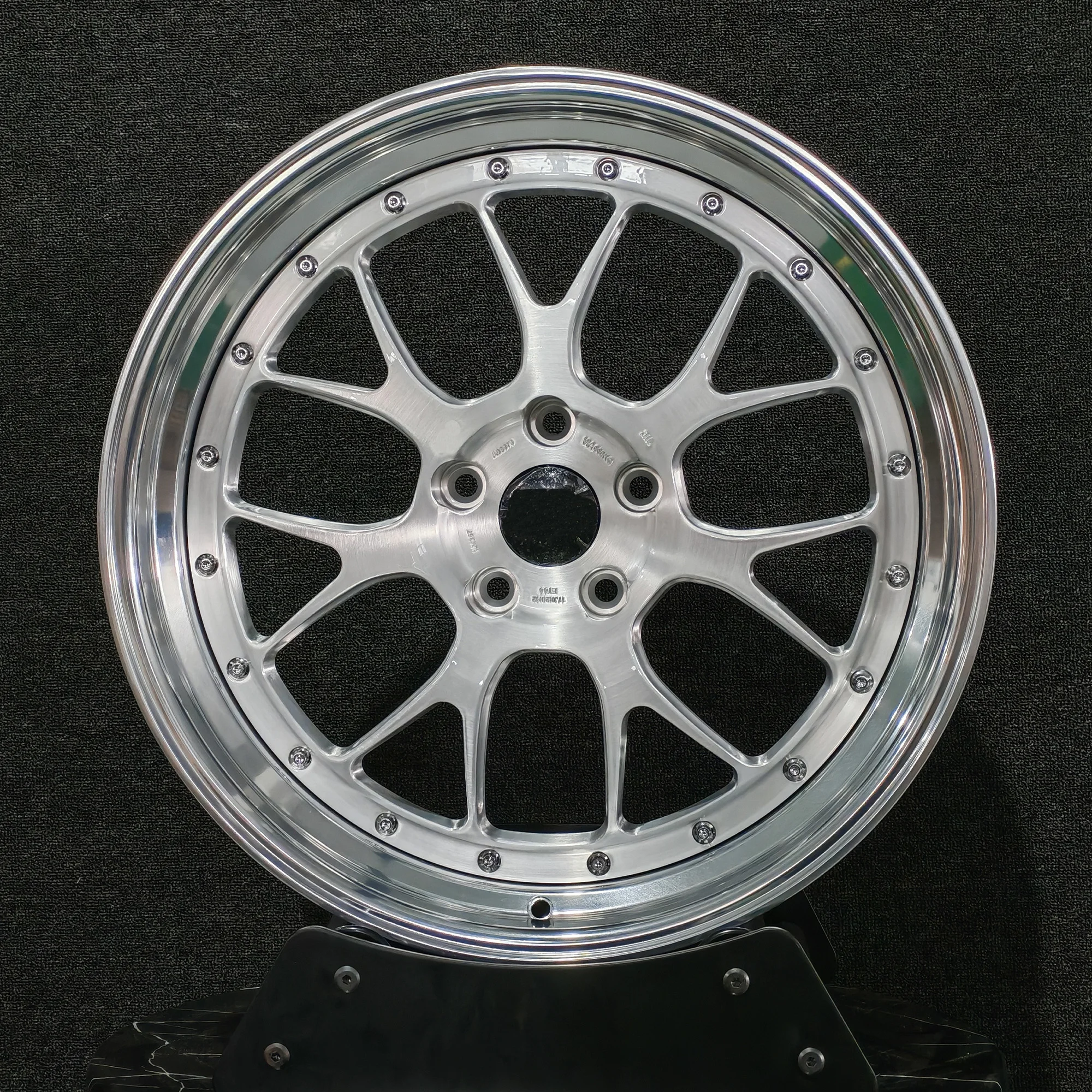 

Customized 6061T6 Two-Piece Forged Aluminum Wheel Rim LM LMR E88 Design with Steel Spokes 5x120 PCD for Lightweight Passenger